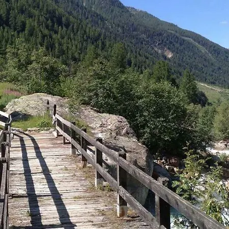 Wallis Collection Lodge
